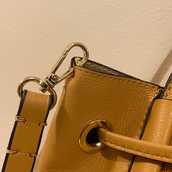 SOLD*Convertible Tote/Bucket Shoulder Bag - Picture 3 of 12